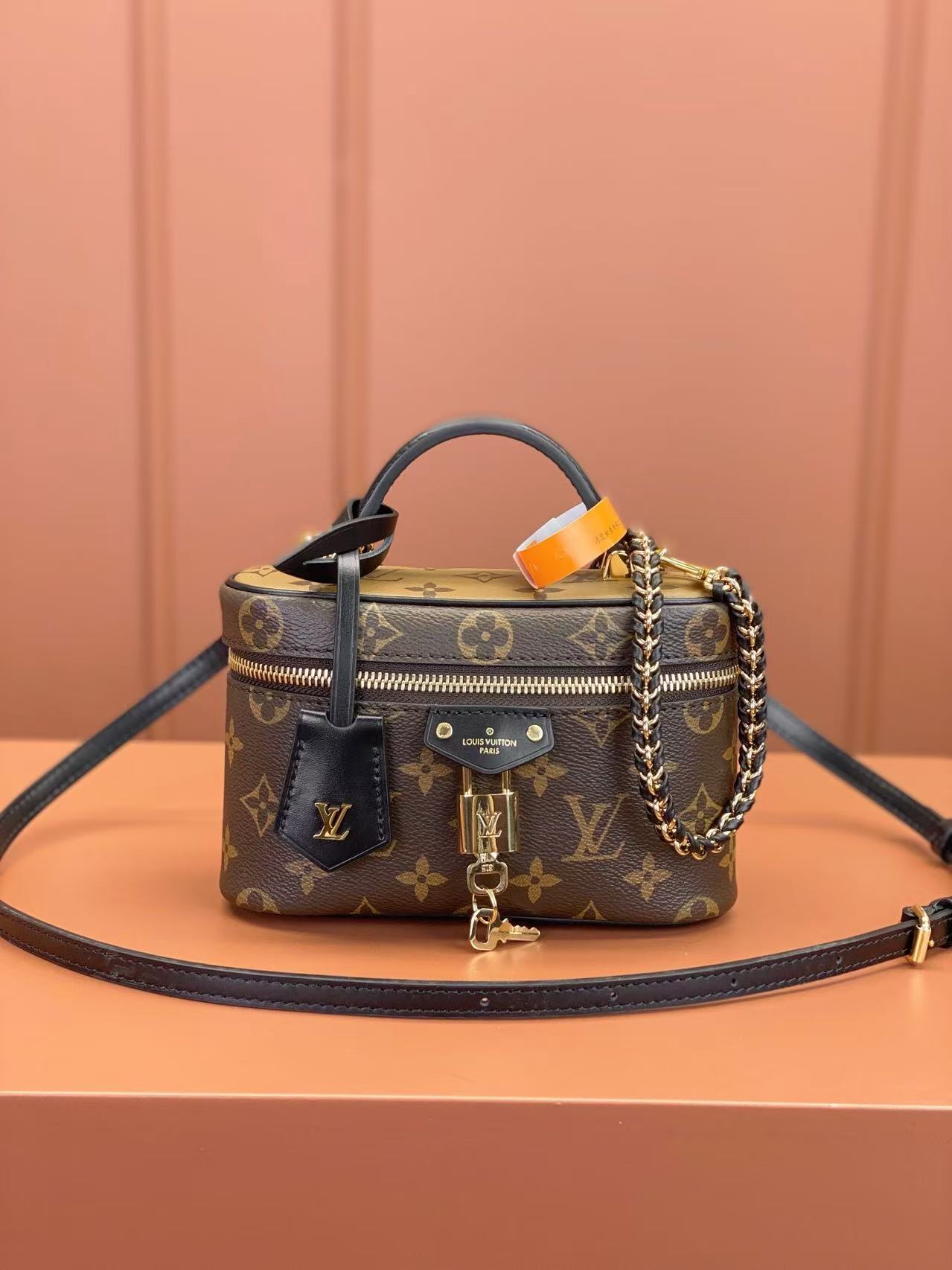 mmexport1737585924333.jpg LV Vanity Chain Pouch - Image 1