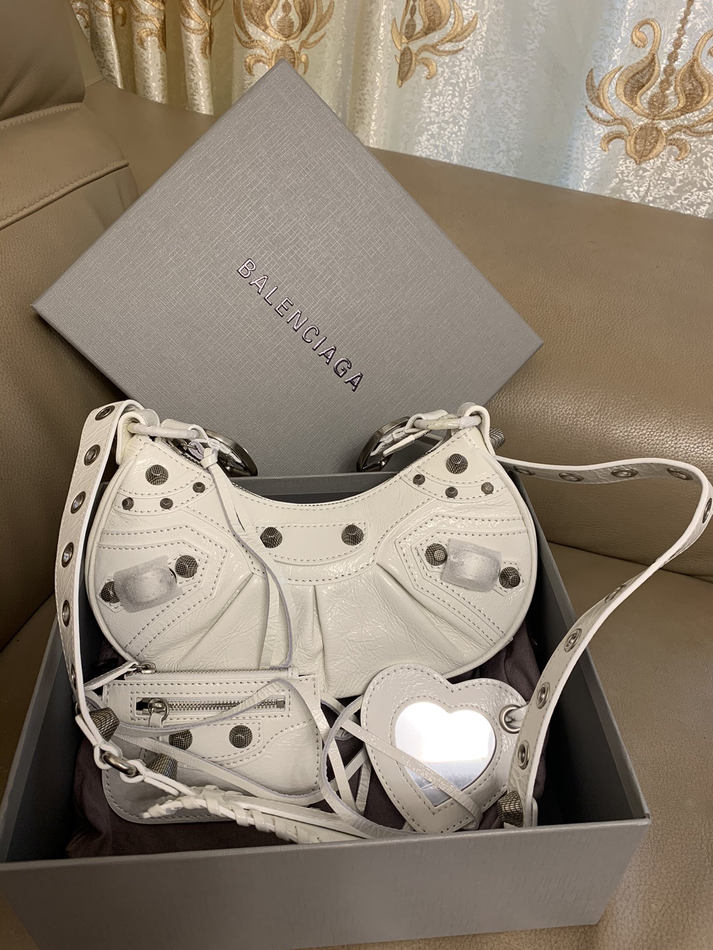 IMG_6088.jpg Balenciaga White Le Cagole Xs Shoulder Bag - Image 1