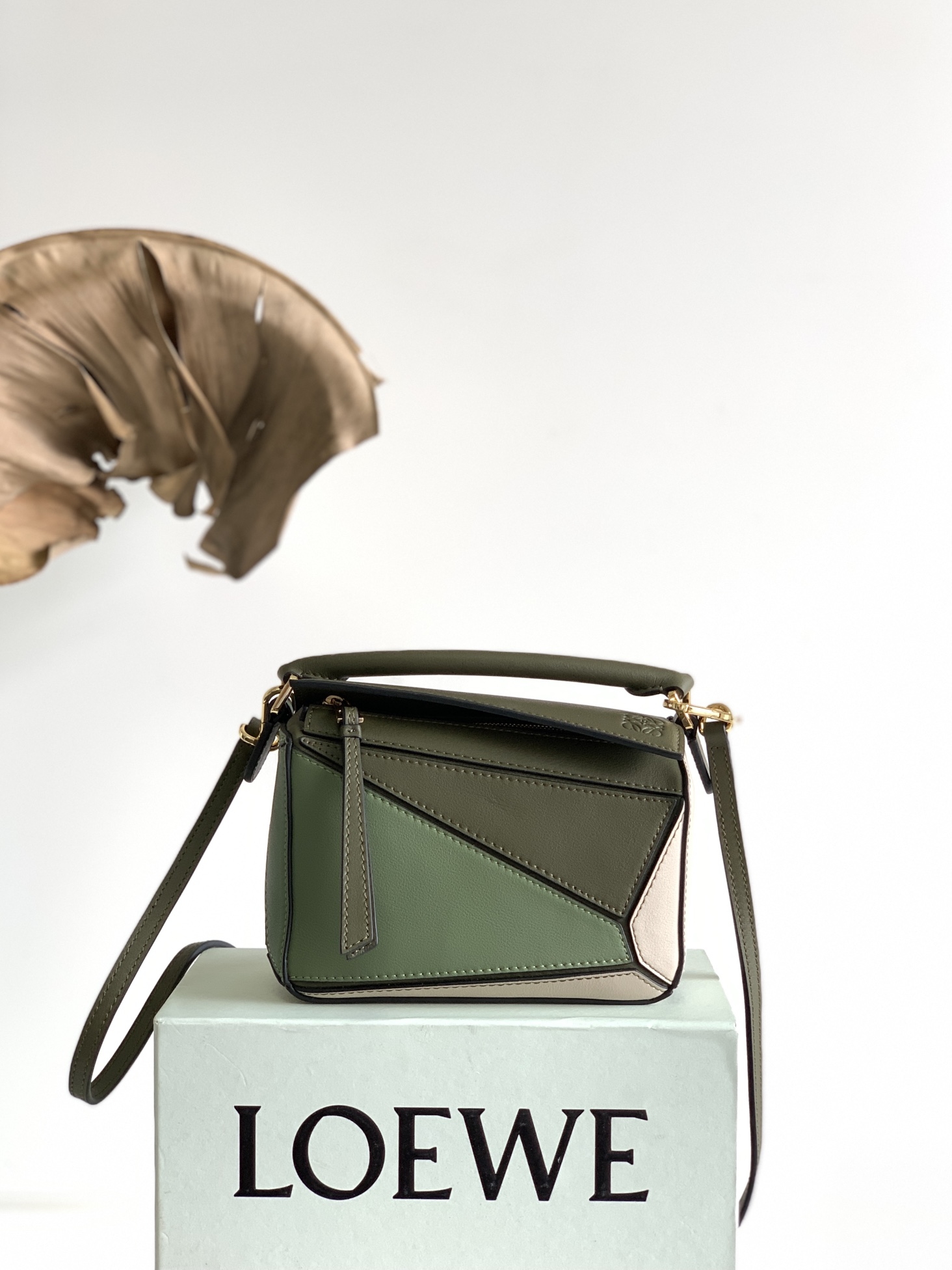 IMG_7392.jpg Loewe Puzzle Small Leather Shoulder Bag - Image 1