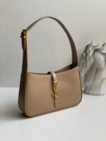 Le 5 À 7 Leather Shoulder Bag